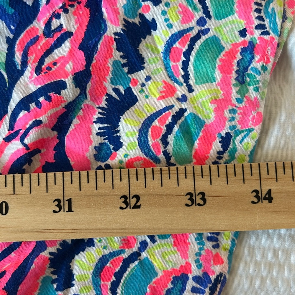 Lilly Pulitzer Britta Knit Tunic Swirling Seadream size XS
PROJECT due to hole - Picture 14 of 16